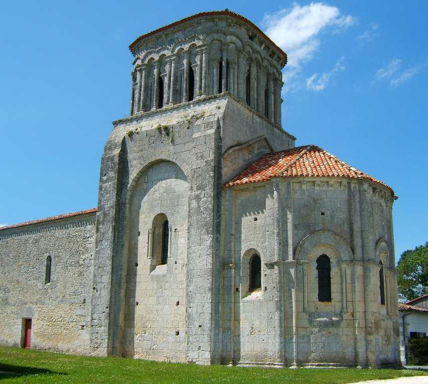 vue de l'église de MOINGS