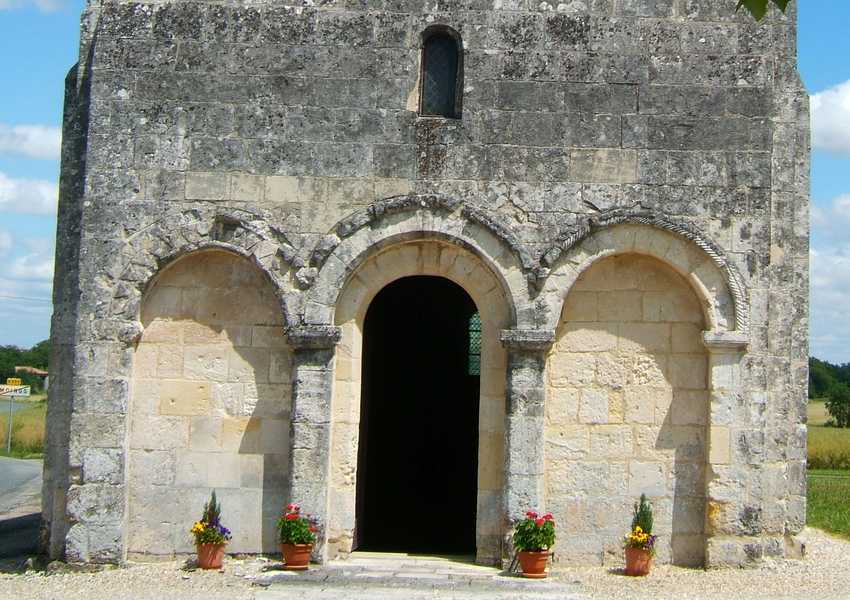 façade de l'église de MOINGS