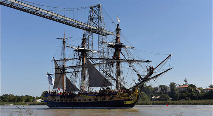 Hermione passe le pont transbordeur